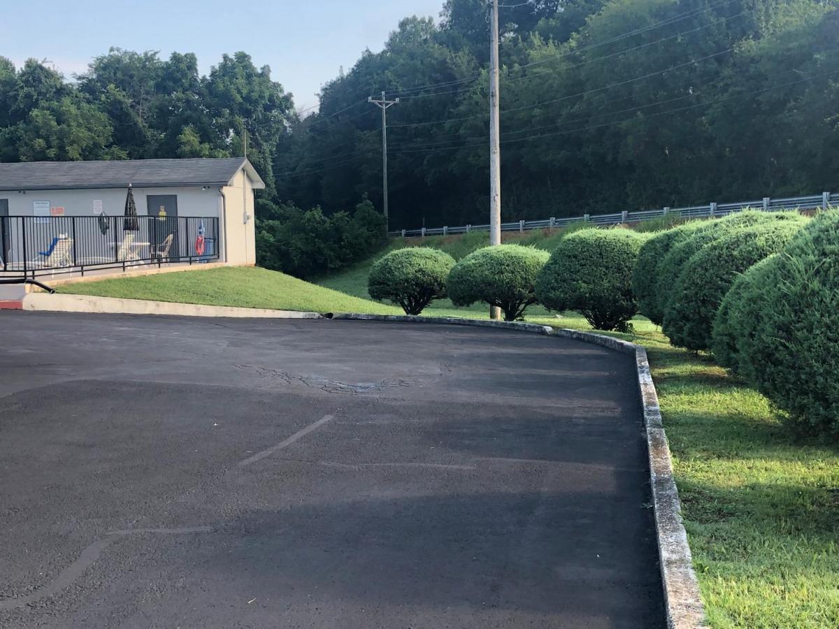 Travelodge By Wyndham Clarksville Exterior photo