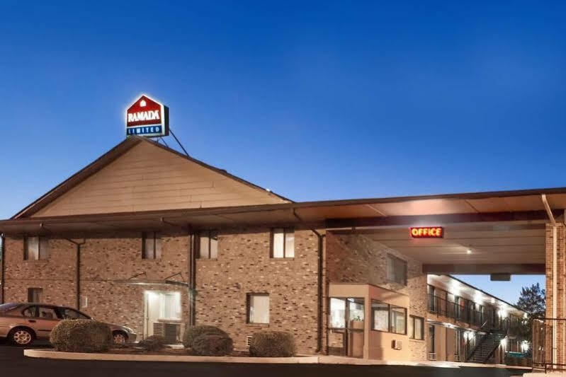 Travelodge By Wyndham Clarksville Exterior photo